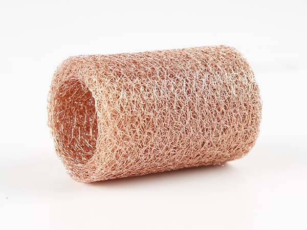 A cylinder form compressed copper knitted mesh for diesel fuel filter.