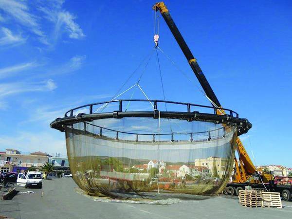 There is a copper alloy cage for aquaculture.