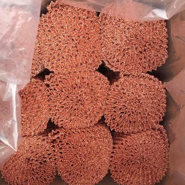 Several rolls of ginning type copper knitted meshes are placed in the carton.